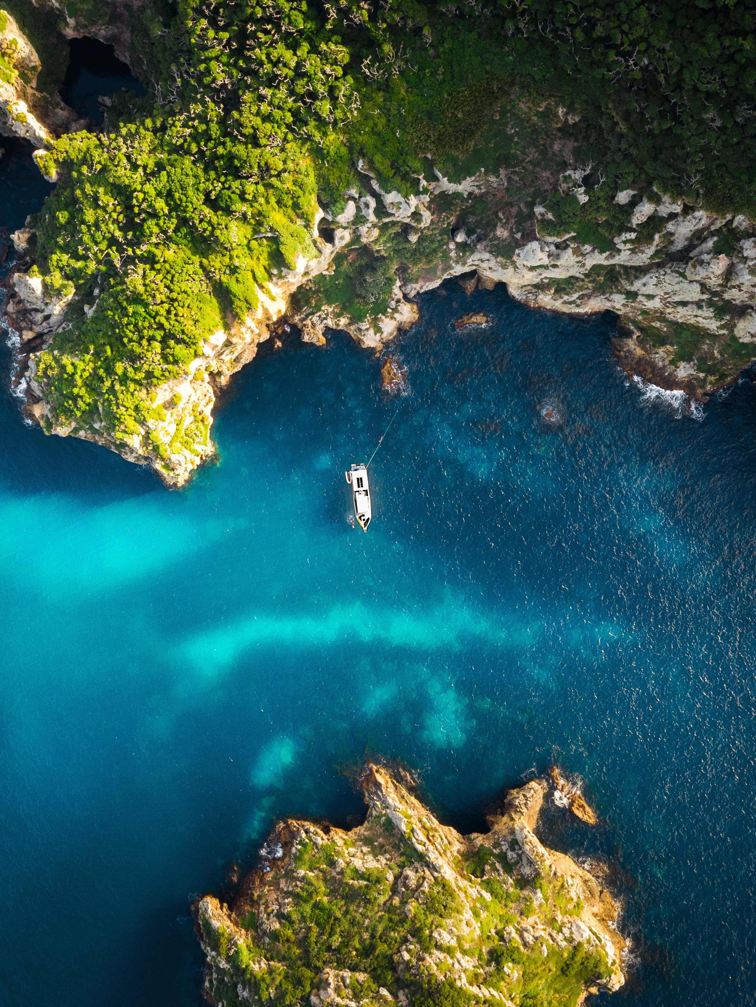 Reuben_Looi_Calypso_in_Calypso_Bay.jpg